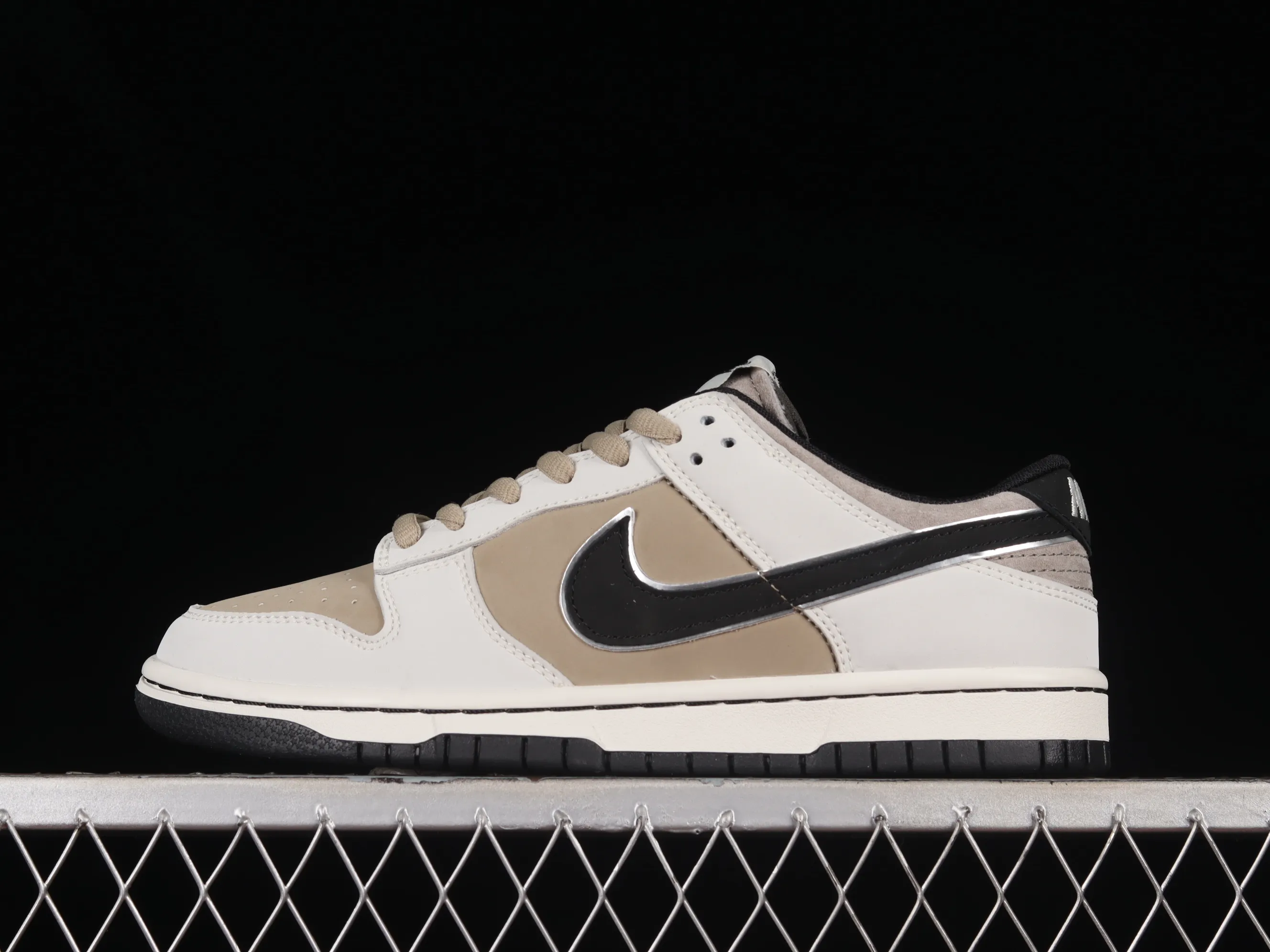 All Categories Nk SB Dunk Series Nk SB Dunk Low Low-top sneakers Otomo Katsuhiro x Nk SB Dunk Low "Steamboy OST" Otomo Katsuhiro co-branded SB low-top sports and leisure sneakers LF0039-037